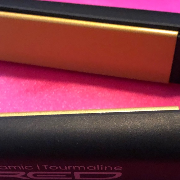 Red by Kiss Ceramic Flat Iron - Picture 3 of 3